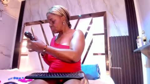 Snapshot of lola_hornei chatting on May 16, 11:53 am Lola online show from May 16, 11:53 am