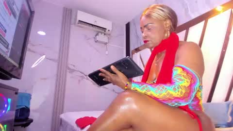 Snapshot of lola_hornei chatting on June 28, 12:22 pm Lola online show from June 28, 12:22 pm