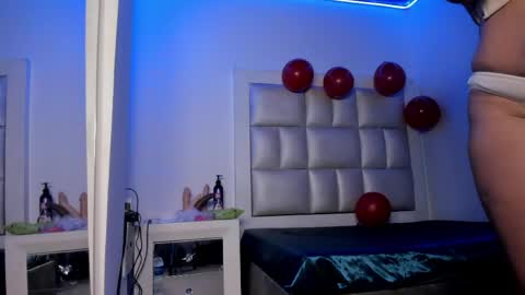 lola_js online show from April 20, 11:46 am