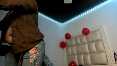 lola_js online show from April 26, 12:58 pm