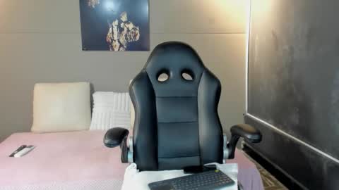 lola red online show from February 28, 11:50 pm