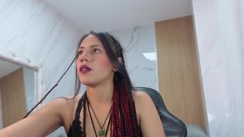 Lola online show from April 18, 8:53 pm