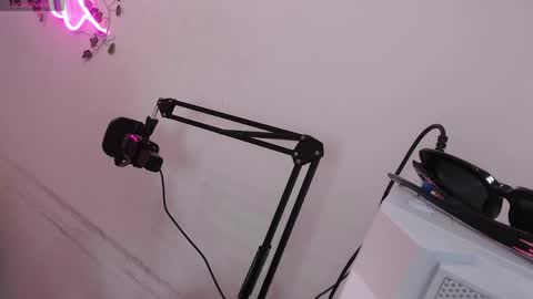 Snapshot of lola_star_ chatting on June 1, 1:57 pm Lola online show from June 1, 1:57 pm
