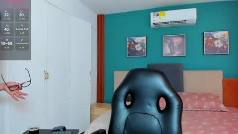 Snapshot of lola_sweeet18 chatting on May 30, 10:34 am lola_sweeet18 online show from May 30, 10:34 am