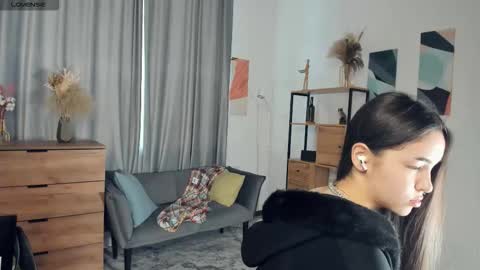 Snapshot of lola_weis chatting on February 16, 8:32 am Melina online show from February 16, 8:32 am