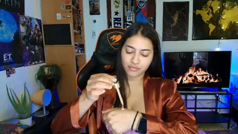 lolaasmith_21 online show from May 7, 5:51 pm