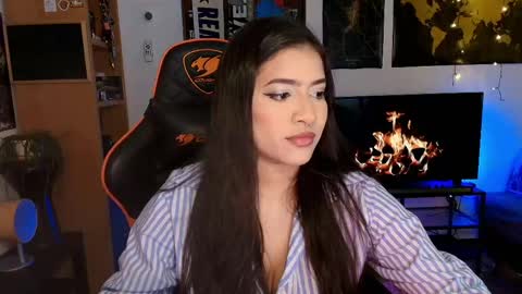 lolaasmith_21 online show from May 18, 7:31 pm