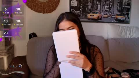 lolaasmith_21 online show from May 20, 7:09 pm