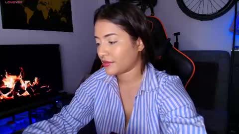 lolaasmith_21 online show from July 10, 8:18 am