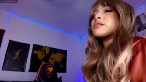 lolaasmith_21 online show from July 23, 7:45 pm