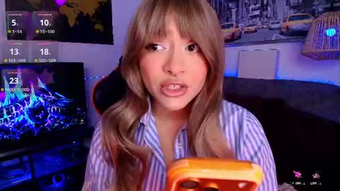 lolaasmith_21 online show from July 29, 7:23 pm