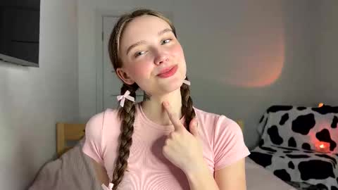 lolaatate online show from March 8, 2:54 pm