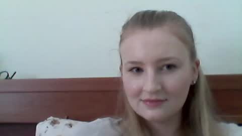 lolaglamour_ online show from June 30, 8:37 am