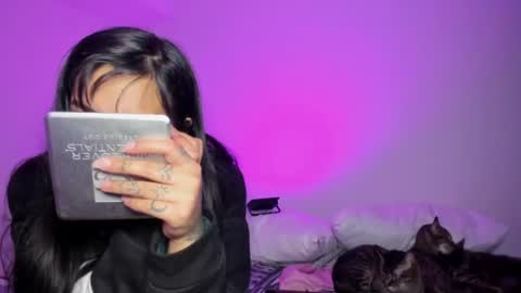 Snapshot of lolaleah_ chatting on June 15, 6:26 am Lola online show from June 15, 6:26 am