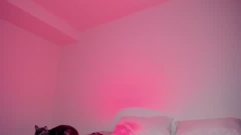 Snapshot of lolaleah_ chatting on June 17, 12:57 am Lola online show from June 17, 12:57 am
