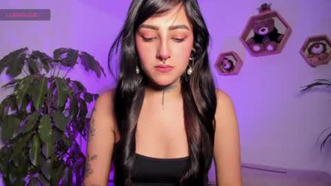 Snapshot of lolaleah_ chatting on July 18, 8:34 pm Lola online show from July 18, 8:34 pm