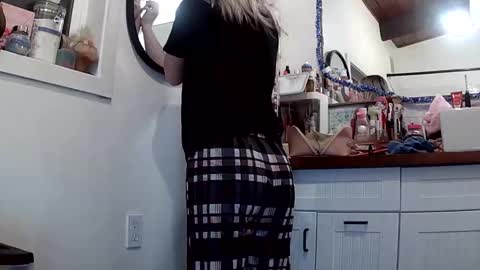 Lola Lixx online show from January 19, 6:28 am