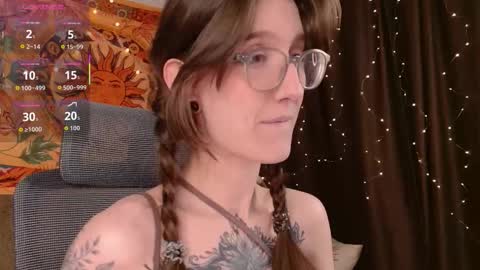 lolami_ online show from March 26, 7:36 am