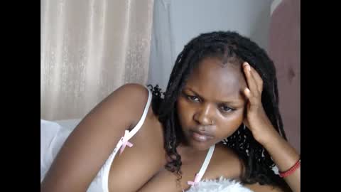 lolamia7 online show from April 2, 5:32 pm