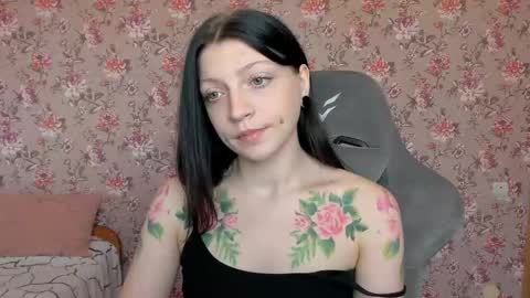 Snapshot of lolarozzie chatting on April 25, 3:42 am Lola Next stream January 6th at 0500am 30 minutes GMT online show from April 25, 3:42 am