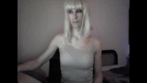 Snapshot of lolax69x chatting on April 8, 9:26 pm Lola online show from April 8, 9:26 pm