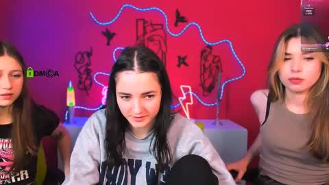 lole ti online show from March 28, 7:46 pm