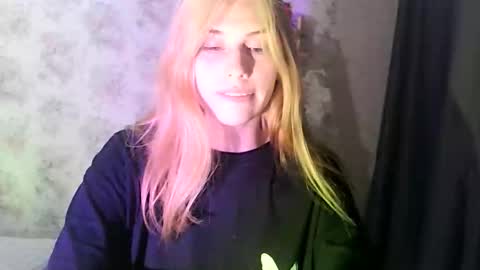 LollaLaKiss online show from September 23, 2:20 pm