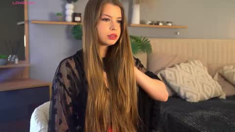 Lola online show from February 25, 8:13 am