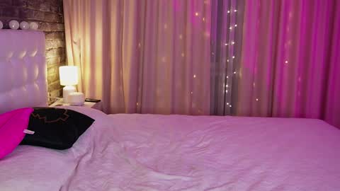 Victoria online show from January 16, 9:30 pm