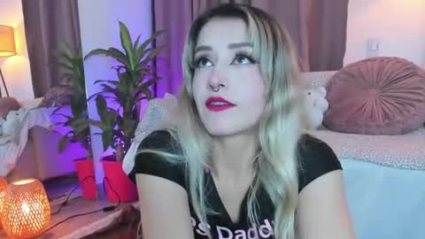 Snapshot of lolly_js_ chatting on July 12, 2:35 am Lolly online show from July 12, 2:35 am