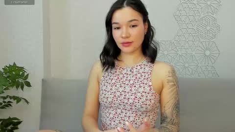 Snapshot of lolly_turner chatting on April 2, 3:48 am lolly_turner online show from April 2, 3:48 am
