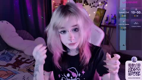 Lolly   online show from December 6, 12:02 am