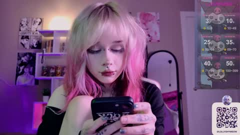 Lolly   online show from January 24, 9:05 pm