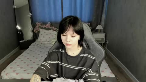 Snapshot of loly_cuttie chatting on May 5, 1:13 am Loly online show from May 5, 1:13 am