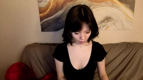 Snapshot of loly_cuttie chatting on May 7, 1:44 am Loly online show from May 7, 1:44 am