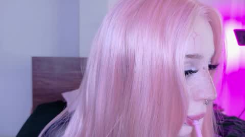Snapshot of lolykari chatting on June 8, 7:31 am Kari online show from June 8, 7:31 am