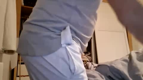 Snapshot of london_boy_35 chatting on May 14, 11:55 pm hey you online show from May 14, 11:55 pm