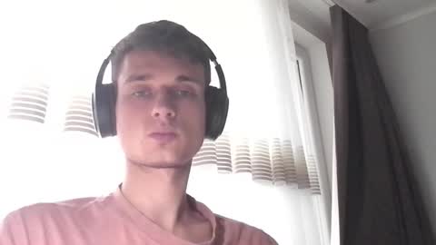 Snapshot of london_tomy chatting on December 19, 12:23 pm london_tomy online show from December 19, 12:23 pm