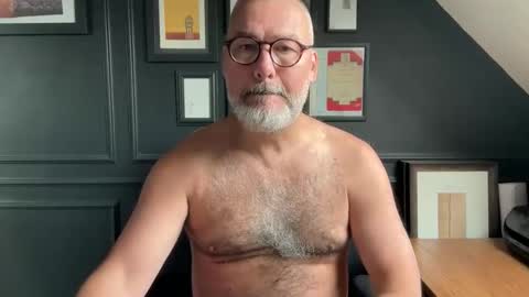 EnglishBear online show from October 1, 9:04 am