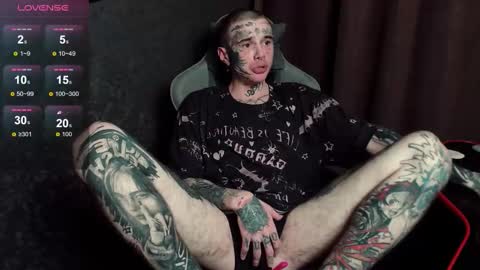 Snapshot of lone1ycrystal chatting on October 17, 9:17 pm Chris online show from October 17, 9:17 pm