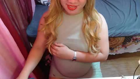 Snapshot of lonelysofia6969 chatting on May 23, 6:34 pm lonelysofia6969 online show from May 23, 6:34 pm