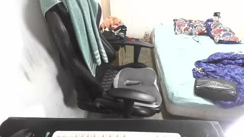 Snapshot of long_dick_boy_ chatting on April 30, 1:01 am Marvin Santiago online show from April 30, 1:01 am
