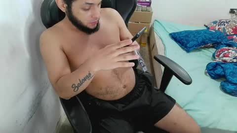 Snapshot of long_dick_boy_ chatting on May 17, 9:44 pm Marvin Santiago online show from May 17, 9:44 pm