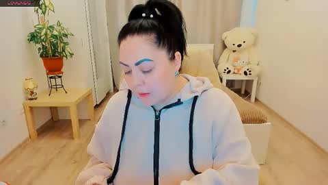 Nina online show from April 3, 1:20 pm