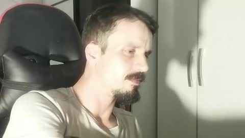 Snapshot of lookaz4010 chatting on December 29, 10:47 pm Lucas online show from December 29, 10:47 pm