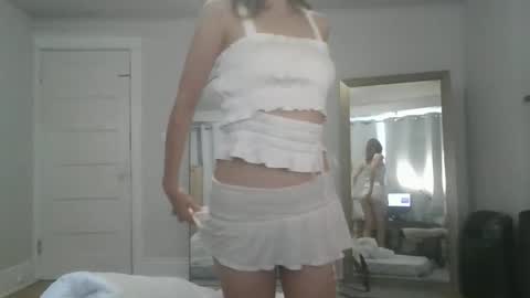 Elanor online show from October 28, 6:10 pm