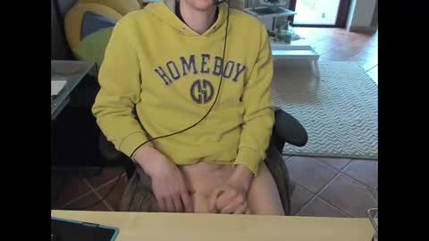 Snapshot of loomie chatting on October 28, 12:09 pm loomie online show from October 28, 12:09 pm