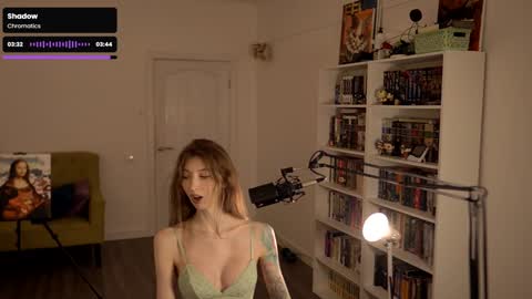 Snapshot of loony_moony chatting on October 4, 10:02 am loony_moony online show from October 4, 10:02 am