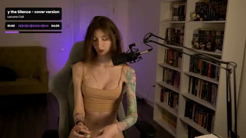 Snapshot of loony_moony chatting on January 10, 10:50 am loony_moony online show from January 10, 10:50 am