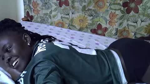 Snapshot of lora_amor chatting on April 25, 4:15 am lora_amor online show from April 25, 4:15 am